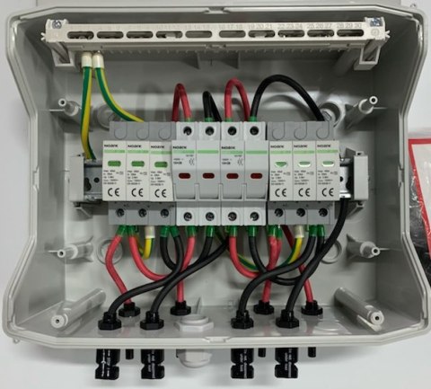 Skrzynka przył. hermetyczna z ogranicznikiem przepięć DC 1000V typ 2, 3*łańcuch PV, 3*MPPT Skrzynka przył. hermetyczna z ogranicznikiem przepięć DC 1000V typ 2, 3*łańcuch PV, 3*MPPT